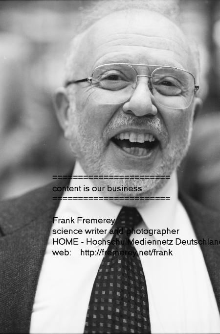 Foto von David L. Parnas, dem Erfinder des Geheimnisprinzips, nach dem sich Programmierer an einem gr&ouml;&szlig;eren Softwareprojekts nur &uuml;ber die Schnittstellen, nicht jedoch &uuml;ber die Implemetationsdetails ihrer Module austauschen sollen. Damit soll verhindert werden, dass unvorhersehbare und undokumentierte Abh&auml;ngigkeiten zwischen Modulen entstehen, die unter Umst&auml;nden zu riesigen Kosten f&uuml;r Debugging f&uuml;hren k&ouml;nnen.