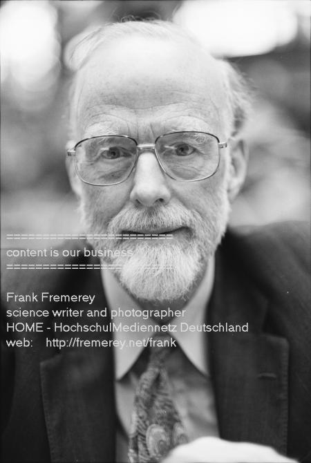 Foto von Tony Hoare, Erfinder des Quicksort-Algorithmus, arbeitete unter anderem &uuml;ber beweisbare Korrektheit, Spezifikationssprachen und Zusicherungen (Assertions) als Mittel der Qualit�tssicherung.