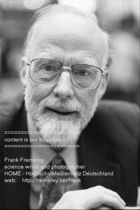 Foto von Tony Hoare, Erfinder des Quicksort-Algorithmus, arbeitete unter anderem &uuml;ber beweisbare Korrektheit, Spezifikationssprachen und Zusicherungen (Assertions) als Mittel der Qualit�tssicherung.